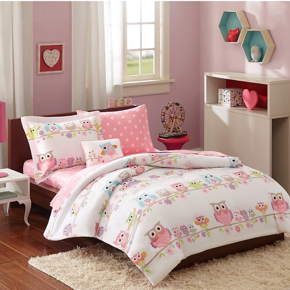 NEW: 6-Piece Complete Bed Set in Twin